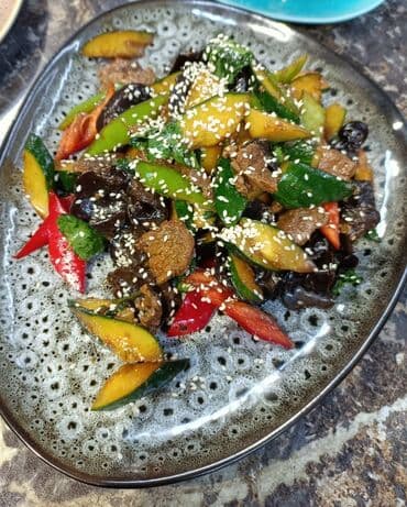 Принимаем заказы на салаты, закуски и на боорсоки. за 1 кг 200с