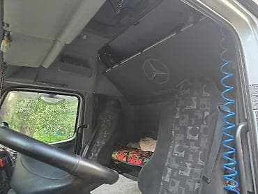 зил квадрат: Грузовой тягач Mercedes-Benz — 1