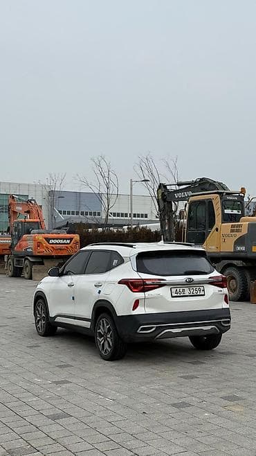 Продажа авто: Kia Seltos: 2019 г., Бензин — 4