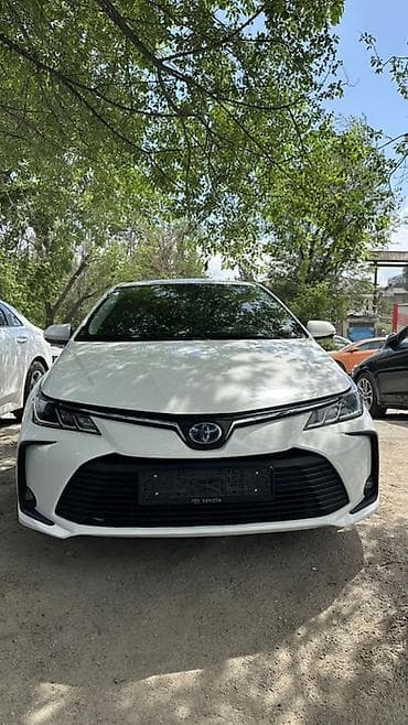 Toyota Corolla: 2022 г., 1.8 л, Вариатор, Гибрид, Седан