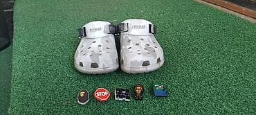 Кроксы Crocs Classic Clog в камуфляжном принте (светло‑серые/белые — 2