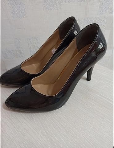 туфли каблук: Туфли новые
Каблук устойчивый
Лакированная кожа — 1