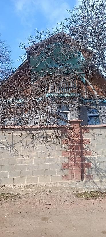 Продаётся загородный дом с мансардным этажом и большим балконом. -