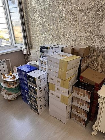 dinner table: Продаю новую посуду в коробках. Рассчитан на 50 человек. По ниже — 1