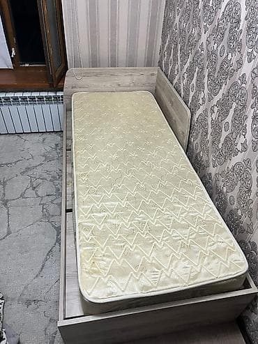 small table: Односпальная кровать с матрасом имеется 2 кровати в наличии - Размер — 3