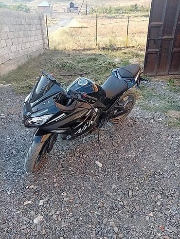 600 кубовый мотоцикл: Спортивный мотоцикл Kawasaki Ninja (чёрный) - Кузов: полностью в — 3