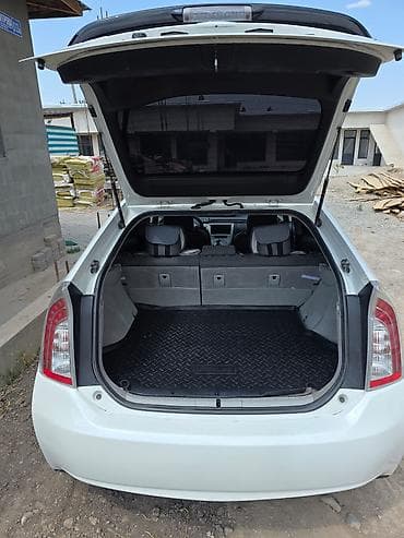 byd e9: Toyota Prius: 2013 г., 1.8 л, Вариатор, Гибрид, Хэтчбэк — 4