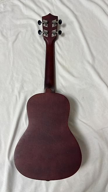 Пианино, фортепиано: Сопрано укулеле с чехлом. - Корпус и гриф из древесины — 1