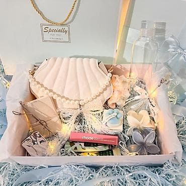 Подарочный набор в нежной пастельной гамме Состав: - Мини-сумка через