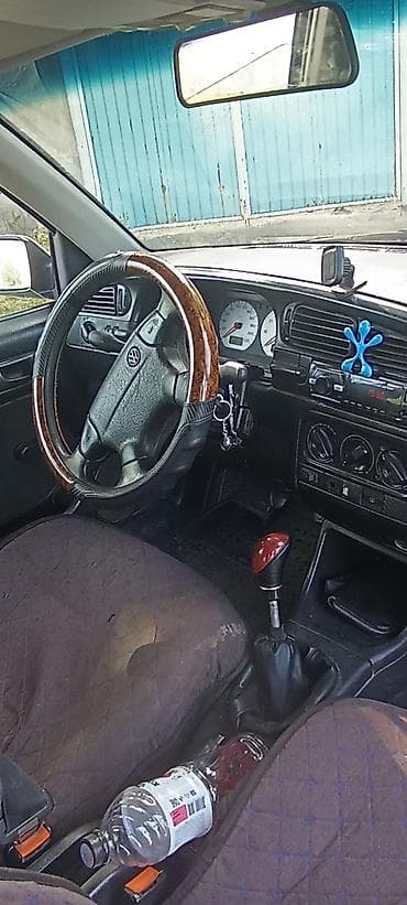 Volkswagen Vento: 1995 г., 1.8 л, Бензин — 6