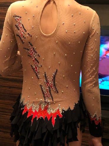 купальник для художественной: Продается купальник для художественной гимнастики. Б/у. Носили — 2