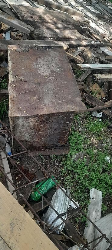 Продается печ для бании с трубой Характеристики: - Корпус — сварной