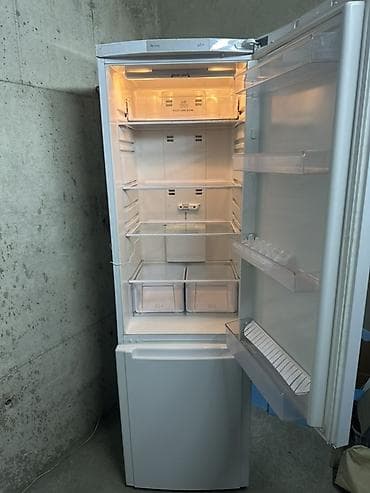 плестейшон 3: Холодильник Hotpoint Ariston, Б/у, Двухкамерный, No frost, 60 * 195 * 60 — 2