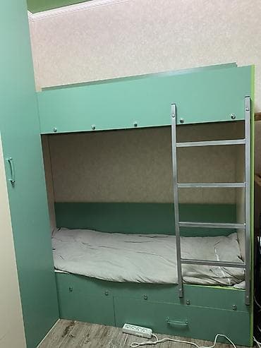 двухэтажную детский кровать: Срочно продается‼️ Детский модульный гарнитур: шкаф + двухъярусная — 6