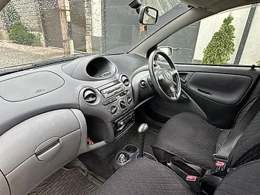 byd e7: Toyota Yaris: 2002 г., Автомат, Бензин, Хэтчбэк — 3