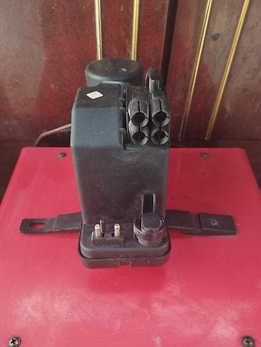 немецкий набор ключей: Наружные накладки порогов Mercedes-Benz, 1991 г., Новый — 9