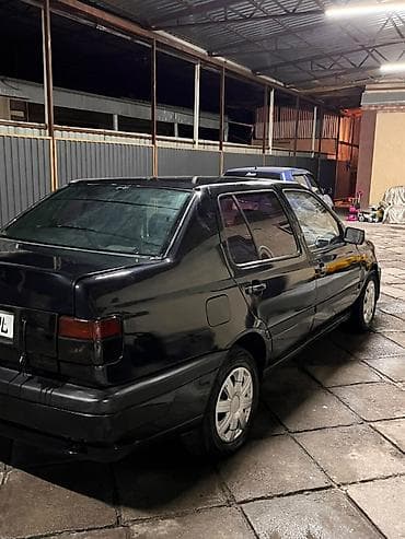 Унаа сатуу: Volkswagen Vento: 1993 г., 1.8 л, Кол менен иштөөчү, Бензин, Седан — 4