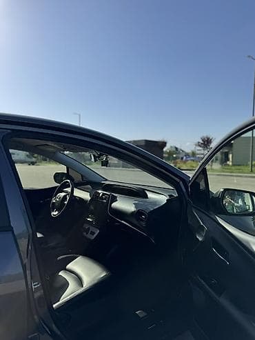 prius v: Toyota Prius: 2018 г., 1.8 л, Вариатор, Гибрид, Хэтчбэк — 7