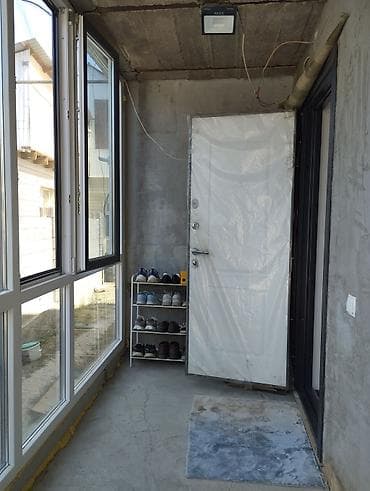 Кыймылсыз мүлк: Продается дом! Район: Арча-Бешик Участок: 4 соток Коммуникации — 1