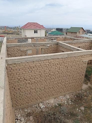 көчмө үйлөр: Недостроенный одноэтажный дом из самана/кирпича-сырца на ленточном — 10