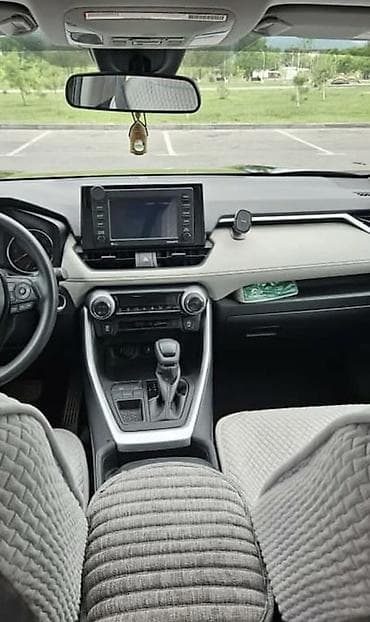 шильдик xle: Toyota RAV4: 2019 г., 2.5 л, Автомат, Бензин, Кроссовер — 6