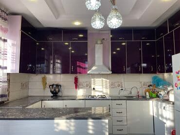 современная кухонная мебель: Кухонный гарнитур
В хорошем состоянии 
С раковиной
Размер общий 4 м — 2