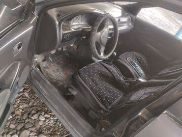 дайво мубира: Mazda 323: 1995 г., 1.5 л, Механика, Бензин, Седан — 6