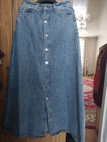 срочно продаю в связи с переездом: Юбка, Модель юбки: Прямая, Макси, Джинс — 2