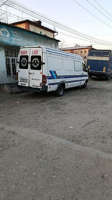 chevrolet express: Грузовик, Mercedes-Benz — 1