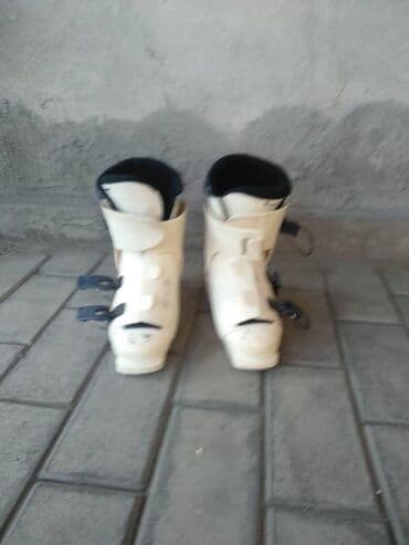 прокат сноубордов бишкек: Продаю ботинки для лыж. 37-38 размер. В подарок лыжи. Цена 4000 сом — 2