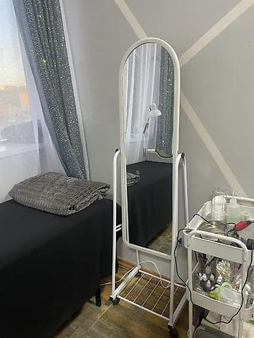 Напольное зеркало на стойке с колёсиками - Форма: вытянутое овальное