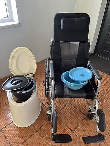 коляса: Инвалидная коляска с санитарными принадлежностями - Компактная — 2