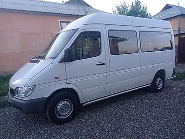 бус сапок бортовой: Mercedes-Benz Sprinter — пассажирский микроавтобус белого цвета — 2