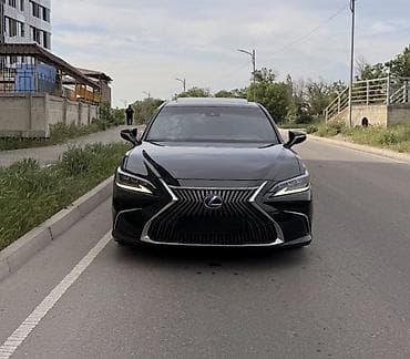 Lexus ES 300h, мы работаем 24/7 — забрать машину можно даже ночью. ✅