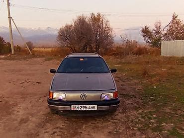 Volkswagen Passat Variant: 1989 г., 1.8 л, Механика, Бензин, Универсал