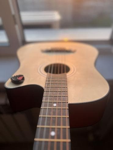 мин булак: Акустическая гитара Kabat с вырезом (cutaway) - Полноразмерный корпус — 1