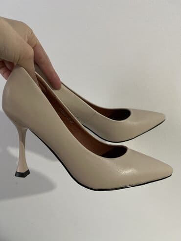 Туфли новые 37 размер
Каблук 9см
Качество LUX