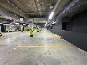 Кыймылсыз мүлк: 📍 ул. Акылбекова 🔘1050м² 🏢 Продается коммерческое помещение площадью — 7