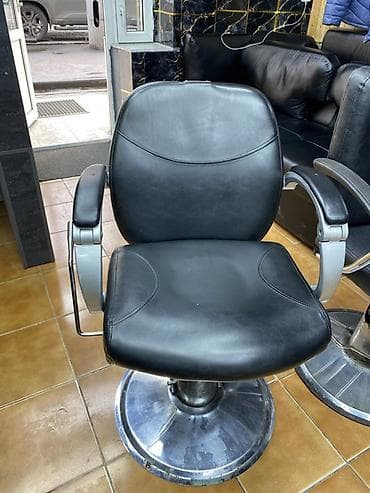 кресло барное: Срочно ‼️ продаю Барбер кресла рабочие спина регулируется, быстрым — 2
