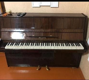 Продаётся пианино Аккорд состояние хорошее все клавиши работает звук