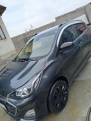 один: Chevrolet Spark: 2016 г., Автомат, Бензин, Хэтчбэк — 3