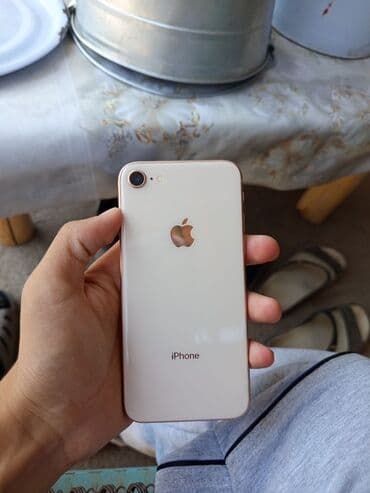 айфон 9а: IPhone 8, Золотой — 2