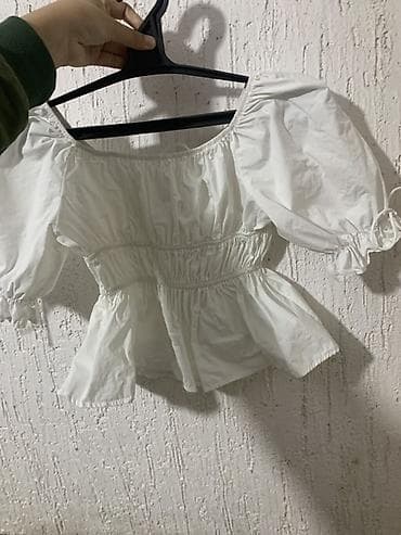 acne studio: Белая женская блузка с пышными рукавами - Фасон: укороченная блуза с — 2