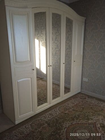 комнатная мебель: Баардык шарты менен Арча бешиктен узак моонотко комната берилет.тел — 2