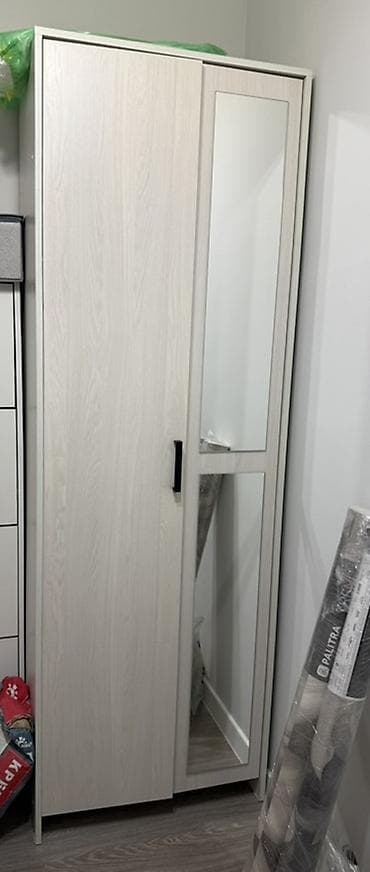 Шкаф с зеркальной дверцей - Компактная модель для прихожей, спальни