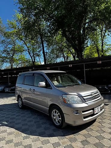 Toyota Noah: 2004 г., 2 л, Автомат, Бензин, Минивэн at lalafo.kg Toyota Noah: 2004 г., 2 л, Автомат, Бензин, Минивэн