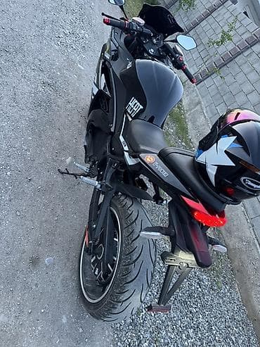 мотоцикал урал: Спортивный мотоцикл в стиле спортбайк, черный, с агрессивной — 4