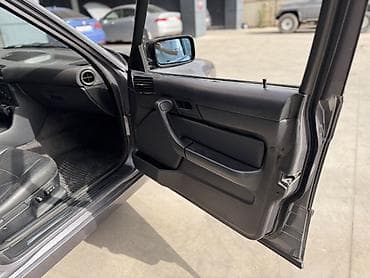 byd yang up: BMW 5 series: 1991 г., Седан — 9