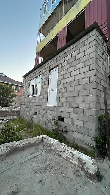 панельные дома: Продается однокомнатная квартира в Балыкчы. Описание: -Удлиненный — 1