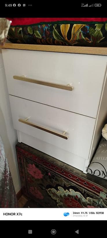 детскую двухъярусную кровать: Спальный гарнитур Состав: - Двуспальная кровать с мягким изголовьем — 2